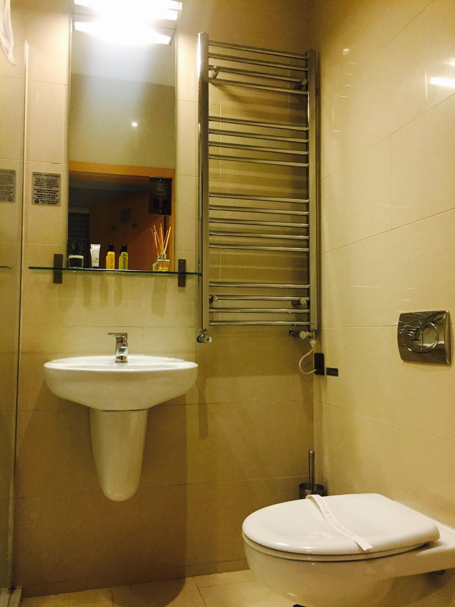 Heathrow 4*