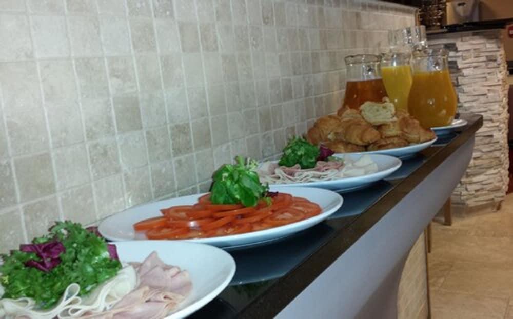 Heathrow Hotel 4*